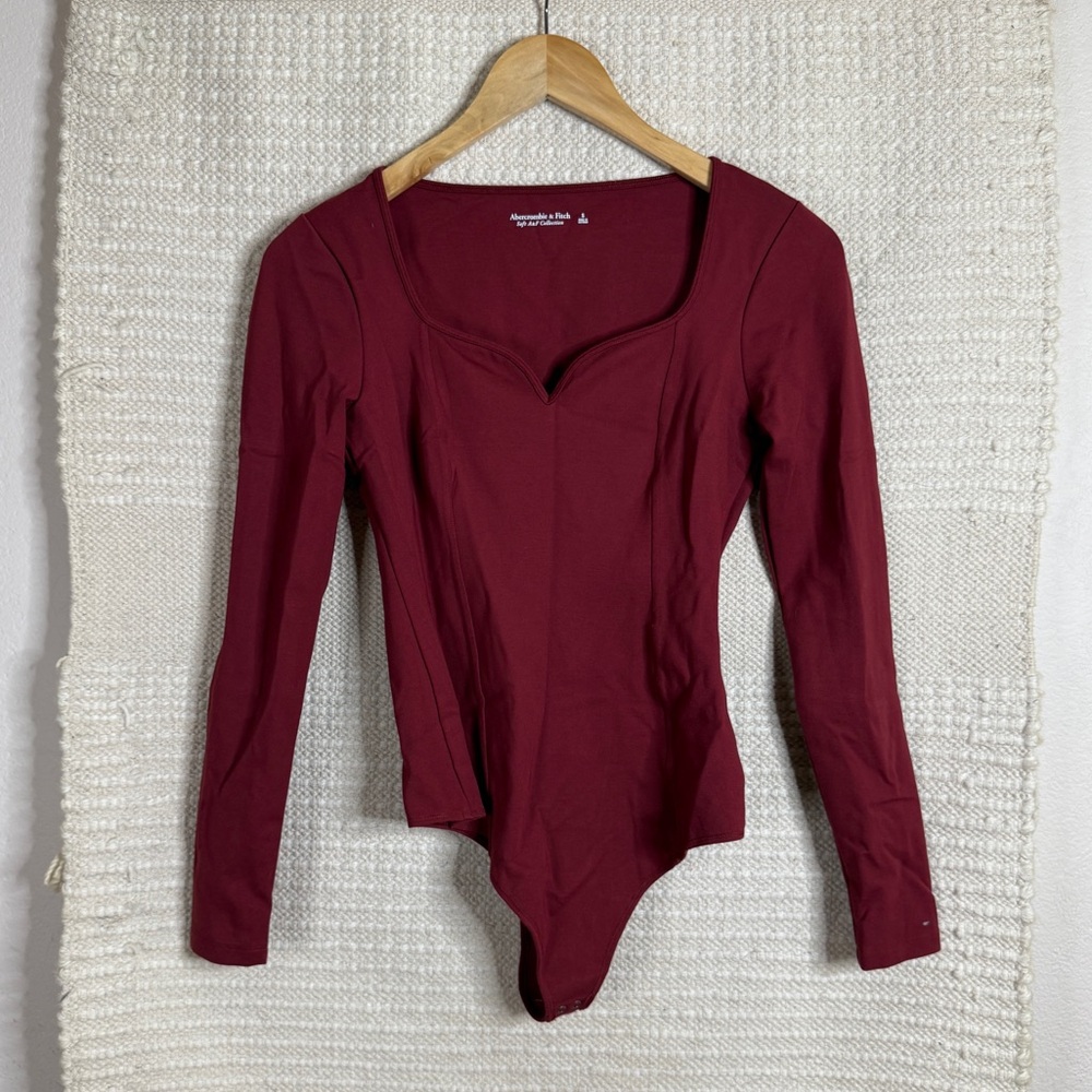ABERCROMBIE dark red sweetheart neckline long sleeve bodysuit SMALL